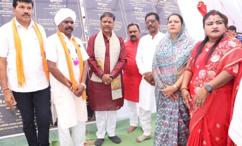 राज्य सरकार बस्तर सहित पूरे प्रदेश के समग्र विकास के लिए प्रतिबद्ध -वन मंत्री केदार कश्यप… राज्य सरकार बस्तर सहित पूरे प्रदेश के समग्र विकास के लिए प्रतिबद्ध -वन मंत्री केदार कश्यप…