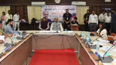 राज्यपाल रमेन डेका ने ली ब्लॉक स्तरीय प्रशासनिक अधिकारियों की समीक्षा बैठक….