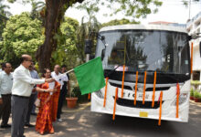 राज्यपाल डेका ने खैरागढ़ विश्वविद्यालय की नई बस को दिखाई हरी झंडी….
