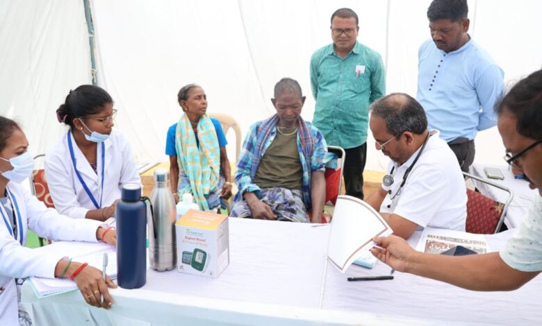 लाल आतंक के सूर्यास्त के साथ सुकमा में उदय हुआ स्वास्थ्य सेवाओं का सूरज: मेगा स्वास्थ्य शिविर में उमड़ा जनसैलाब, स्वास्थ्य शिविर में 6,500 से अधिक लोगों ने लाभ लिया…… लाल आतंक के सूर्यास्त के साथ सुकमा में उदय हुआ स्वास्थ्य सेवाओं का सूरज: मेगा स्वास्थ्य शिविर में उमड़ा जनसैलाब, स्वास्थ्य शिविर में 6,500 से अधिक लोगों ने लाभ लिया……