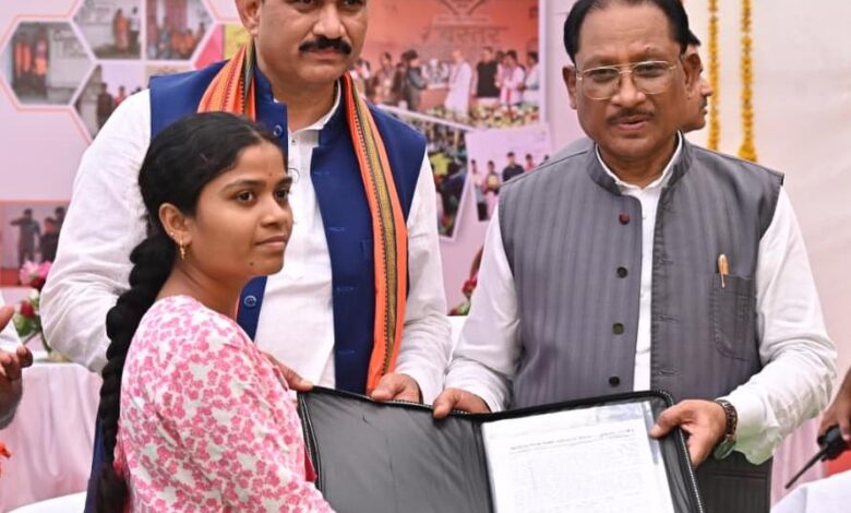 भटके कदमों को नई दिशा: सुकमा में पुनर्वास से विकास की कहानी लिख रही है सरकार, मुख्यमंत्री विष्णु देव साय ने पुनर्वास केंद्र का किया अवलोकन, पुनर्वासितों से किया आत्मीय संवाद…..