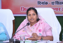 साड़ी गुणवत्ता पर सरकार सख्त, मंत्री श्रीमती राजवाड़े के निर्देश पर जांच तेज, प्रबंध संचालक खादी एवं ग्रामोद्योग बोर्ड को पत्र जारी,दोष मिलने पर कार्रवाई और साड़ियों के बदलाव के निर्देश….. साड़ी गुणवत्ता पर सरकार सख्त, मंत्री श्रीमती राजवाड़े के निर्देश पर जांच तेज, प्रबंध संचालक खादी एवं ग्रामोद्योग बोर्ड को पत्र जारी,दोष मिलने पर कार्रवाई और साड़ियों के बदलाव के निर्देश…..