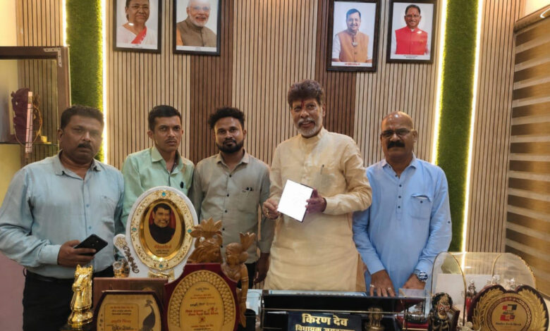 विधायक किरण देव ने मोबाइल ऐप से स्वयं की अपने परिवार की जनगणना…..