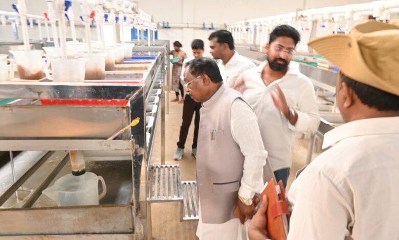कृषि मंत्री राम विचार नेताम ने किया रामपुर स्थित एमएम हेचरी का निरीक्षण, 65 एकड़ जलक्षेत्र में विकसित हैचरी में तेलापिया, पगेशियस एवं रोहु प्रजाति के सालाना 11 करोड़ मत्स्य बीज का उत्पादन…