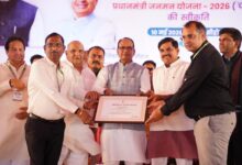 छत्तीसगढ़ का राष्ट्रीय गौरव : प्रधानमंत्री ग्राम सड़क योजना के उत्कृष्ट रखरखाव में देश में मिला दूसरा स्थान, केंद्रीय मंत्री शिवराज सिंह चौहान ने रजत जयंती समारोह में राज्य को किया सम्मानित….