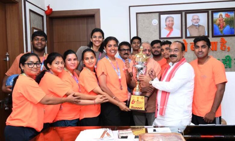 उप मुख्यमंत्री अरुण साव से फेडरेशन कप मिक्स्ड नेटबॉल चैंपियनशिप में रजत पदक जीतने वाले खिलाड़ियों ने की मुलाकात….