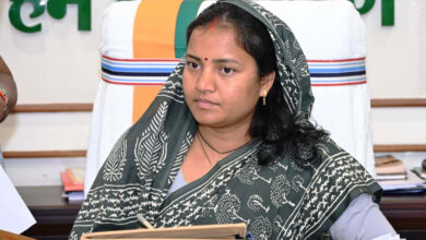 हाथी के हमले में जान गंवाने वाले ग्रामीणों के परिजनों को त्वरित राहत, मंत्री लक्ष्मी राजवाड़े की पहल पर सूरजपुर जिला प्रशासन ने वितरित की मुआवजा राशि….