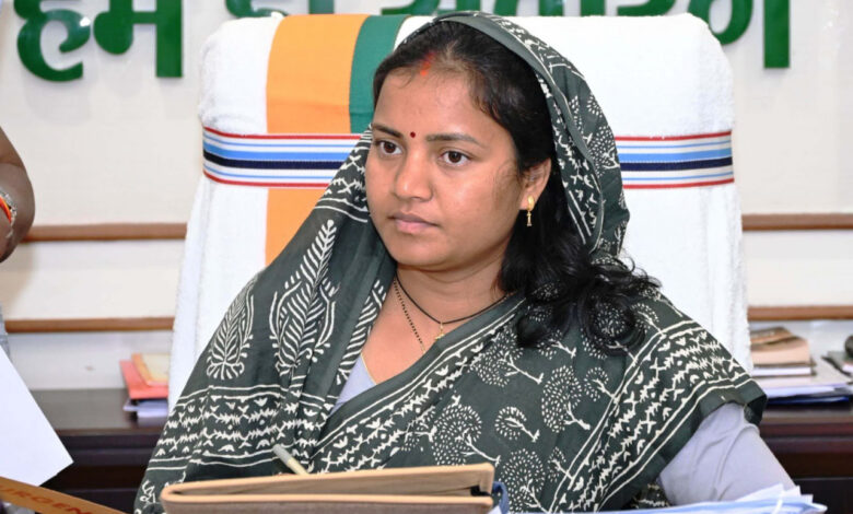 हाथी के हमले में जान गंवाने वाले ग्रामीणों के परिजनों को त्वरित राहत, मंत्री लक्ष्मी राजवाड़े की पहल पर सूरजपुर जिला प्रशासन ने वितरित की मुआवजा राशि….