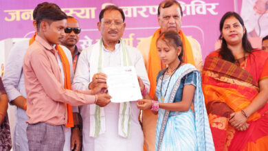सुशासन तिहार में मुख्यमंत्री विष्णु देव साय ने करहीबाजार को दी विकास कार्यों की बड़ी सौगात, हितग्राहियों से किया सीधा संवाद, विभिन्न योजनाओं के लाभ वितरित कर सुनी समस्याएं…..