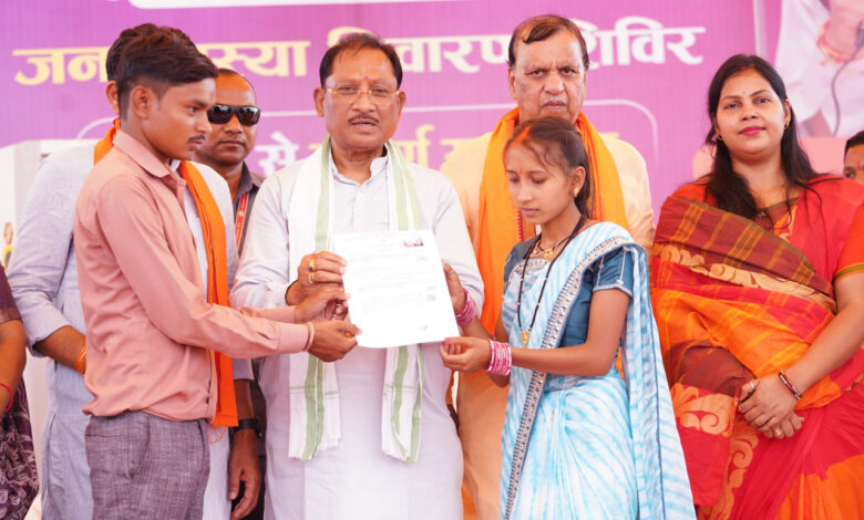 सुशासन तिहार में मुख्यमंत्री विष्णु देव साय ने करहीबाजार को दी विकास कार्यों की बड़ी सौगात, हितग्राहियों से किया सीधा संवाद, विभिन्न योजनाओं के लाभ वितरित कर सुनी समस्याएं…..