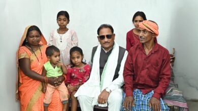 पक्के घर का सपना हुआ साकार : मुख्यमंत्री विष्णु देव साय ने लेमरू में हितग्राही धरम सिंह के नए आवास में कराया गृह प्रवेश… पक्के घर का सपना हुआ साकार : मुख्यमंत्री विष्णु देव साय ने लेमरू में हितग्राही धरम सिंह के नए आवास में कराया गृह प्रवेश…