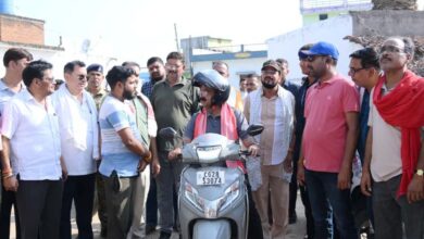 स्कूटी पर निकले उप मुख्यमंत्री अरुण साव, नगर भ्रमण कर विकास कार्यों का लिया जायजा….