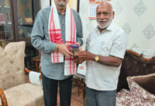 ’छत्तीसगढ़ चाय व्यापारी संघ के उपाध्यक्ष ने की राज्यपाल रमेन डेका से सौजन्य भेंट’….