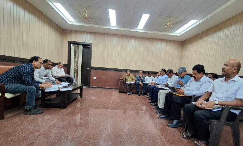 लोक निर्माण विभाग के सचिव ने सड़कों का काम देखा, अधिकारियों की बैठक लेकर काम में तेजी लाने के दिए निर्देश, कहा गुणवत्ता और समय-सीमा में पूर्णता सर्वाेच्च प्राथमिकता…. लोक निर्माण विभाग के सचिव ने सड़कों का काम देखा, अधिकारियों की बैठक लेकर काम में तेजी लाने के दिए निर्देश, कहा गुणवत्ता और समय-सीमा में पूर्णता सर्वाेच्च प्राथमिकता….