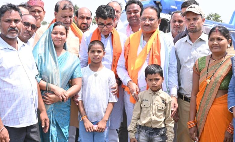 ’चिरायु योजना से मिली नई जिंदगी: समीरा और नितिन ने मुख्यमंत्री को थैंक यू कार्ड देकर जताया आभार’….. ’चिरायु योजना से मिली नई जिंदगी: समीरा और नितिन ने मुख्यमंत्री को थैंक यू कार्ड देकर जताया आभार’…..