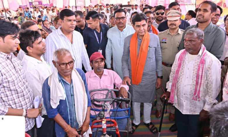 आकाशीय बिजली के हादसे के बाद टूटी उम्मीद, समाधान शिविर ने फिर जगाया जीवन का विश्वास, राजस्व मंत्री वर्मा के हाथों मिली मोटराइज्ड ट्राईसाइकिल….