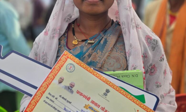 सुशासन तिहार: प्रधानमंत्री आवास योजना से साकार हुआ भारती का सपना, पक्के घर की चाबी ने बदली जिंदगी….. सुशासन तिहार: प्रधानमंत्री आवास योजना से साकार हुआ भारती का सपना, पक्के घर की चाबी ने बदली जिंदगी…..