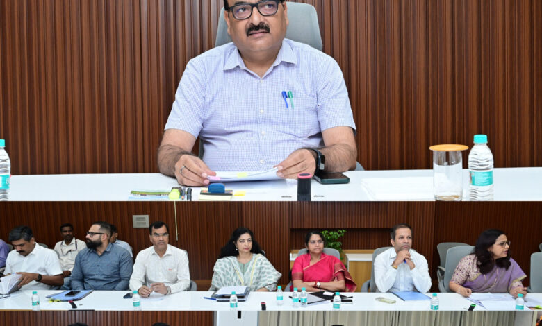मानसून पूर्व तैयारियां तेज, मुख्य सचिव ने ली बाढ़ नियंत्रण हाई पावर कमेटी की बैठक, 1 जून से कलेक्टर्स देंगे प्रतिदिन रिपोर्ट, संवेदनशील क्षेत्रों और बड़े जलाशयों पर रखी जाएगी चौबीसों घंटे नजर…. मानसून पूर्व तैयारियां तेज, मुख्य सचिव ने ली बाढ़ नियंत्रण हाई पावर कमेटी की बैठक, 1 जून से कलेक्टर्स देंगे प्रतिदिन रिपोर्ट, संवेदनशील क्षेत्रों और बड़े जलाशयों पर रखी जाएगी चौबीसों घंटे नजर….