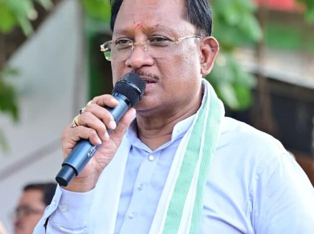 ’मुख्यमंत्री विष्णु देव साय ने बरगद के पेड़ के नीचे लगाई चौपाल, सुनी ग्रामीणों की समस्याएं’, योजनाओं की जमीनी स्थिति का लिया फीडबैक….. ’मुख्यमंत्री विष्णु देव साय ने बरगद के पेड़ के नीचे लगाई चौपाल, सुनी ग्रामीणों की समस्याएं’, योजनाओं की जमीनी स्थिति का लिया फीडबैक…..