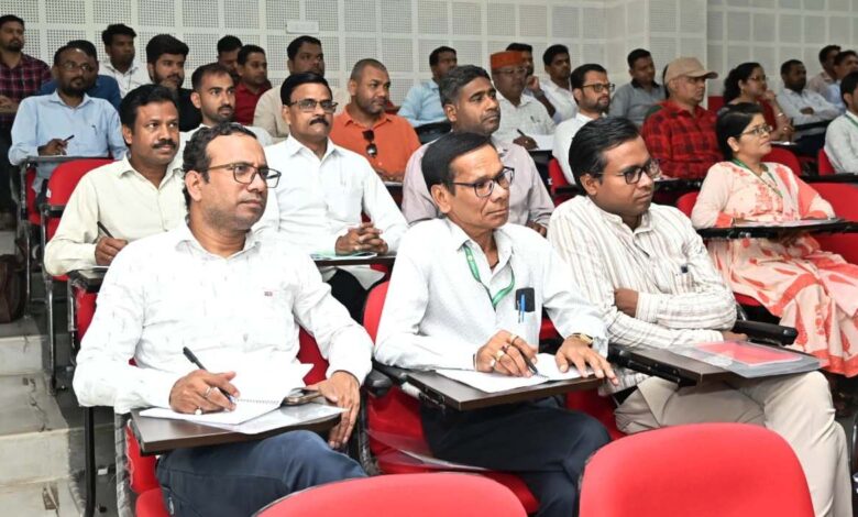 नवा रायपुर स्थित आईआईआईटी में डिजिटल दक्षता एवं एआई एकीकरण पर चरणबद्ध प्रशिक्षण सम्पन्न…..