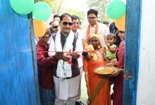 पक्के घर का सपना हुआ साकार : मुख्यमंत्री विष्णु देव साय ने लेमरू में हितग्राही धरम सिंह के नए आवास में कराया गृह प्रवेश….. पक्के घर का सपना हुआ साकार : मुख्यमंत्री विष्णु देव साय ने लेमरू में हितग्राही धरम सिंह के नए आवास में कराया गृह प्रवेश…..