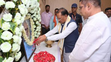 मुख्यमंत्री विष्णुदेव साय ने स्वर्गीय दिनेश सेन को दी श्रद्धांजलि : शोक संतप्त परिवार से की मुलाकात…..