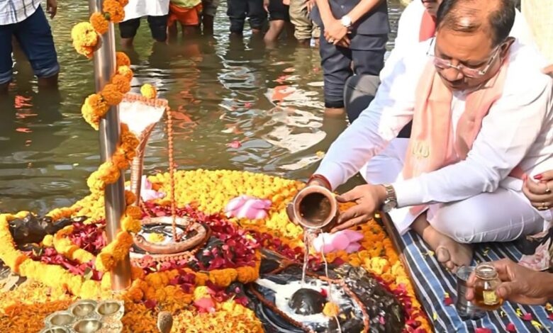जलेश्वर महादेव धाम में मुख्यमंत्री विष्णुदेव साय ने किया जलाभिषेक: प्रदेश की सुख-समृद्धि की कामना की…