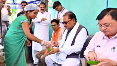 लखपति दीदी मंजू की संघर्षगाथा बनी आत्मनिर्भरता की प्रेरक मिसाल, मुख्यमंत्री विष्णुदेव साय ने लेमरू में मंजू बहन के स्टॉल पर चखा गुपचुप, आत्मीय संवाद में जानी सफलता की कहानी…..