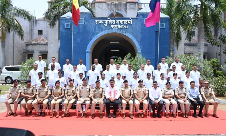 उप मुख्यमंत्री विजय शर्मा 33 प्रशिक्षु उप पुलिस अधीक्षकों के बुनियादी प्रशिक्षण सत्र शुभारंभ में हुए शामिल….. उप मुख्यमंत्री विजय शर्मा 33 प्रशिक्षु उप पुलिस अधीक्षकों के बुनियादी प्रशिक्षण सत्र शुभारंभ में हुए शामिल…..