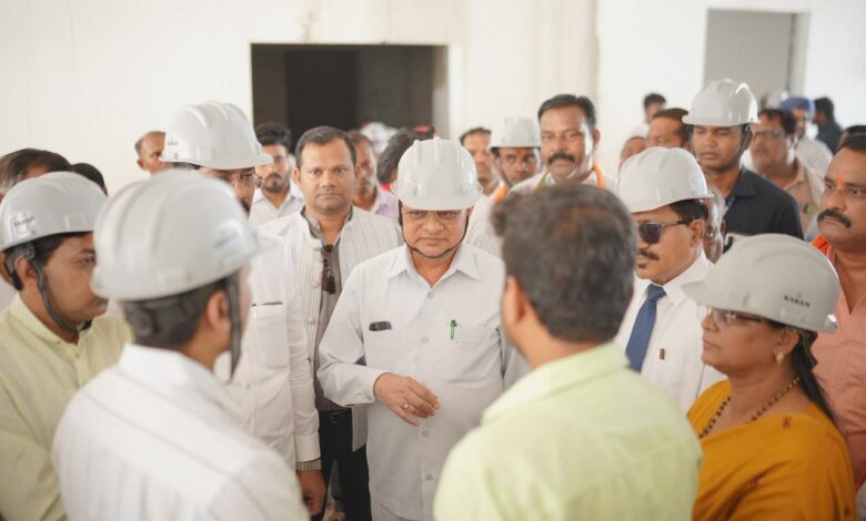 वाणिज्य उद्योग एंव श्रम मंत्री लखनलाल देवांगन ने निर्माणाधीन मेडिकल कॉलेज का किया निरीक्षण…..