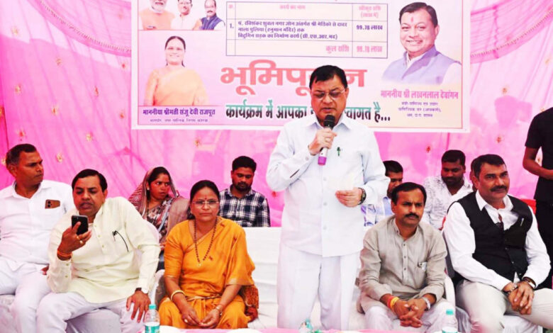 उद्योग मंत्री देवांगन ने 99 लाख 78 हजार रूपए के सड़क डामरीकरण कार्य का भूमिपूजन किया…. उद्योग मंत्री देवांगन ने 99 लाख 78 हजार रूपए के सड़क डामरीकरण कार्य का भूमिपूजन किया….