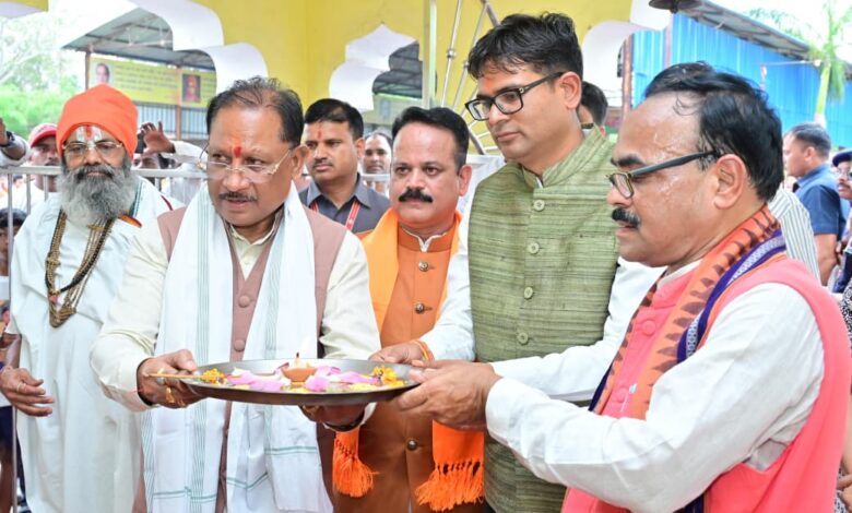 मुख्यमंत्री विष्णु देव साय ने भिखमपुरा के पंचमुखी सिद्ध हनुमान मंदिर में की पूजा-अर्चना, प्रदेशवासियों की सुख-समृद्धि, खुशहाली और मंगलमय जीवन की कामना की…
