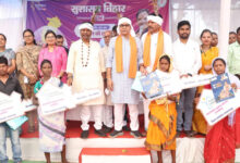 समाज के अंतिमसमाज के हर परिवार को पक्का आवास, खाद्यान्न और बुनियादी सुविधाएं के लिए सरकार प्रतिबद्ध- राजस्व मंत्री टंक राम वर्मा तक पहुँच रहा सुशासनः वन मंत्री केदार कश्यप….