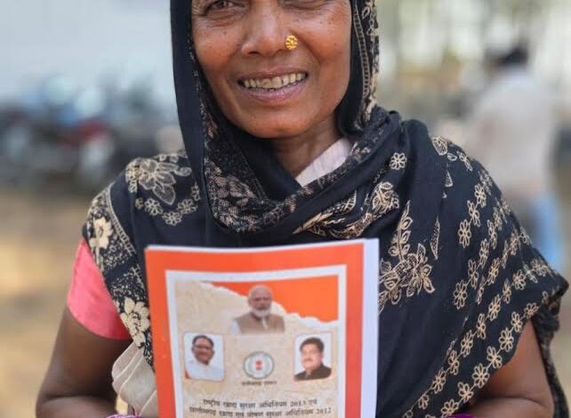 सुशासन तिहार से बदली सूरज बाई की जिंदगी राशन कार्ड मिलने से मिली बड़ी राहत….