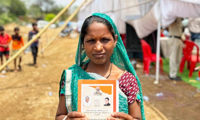 सुशासन तिहार में मिला त्वरित समाधान, श्रीमती अंजनी साहू को प्रदान किया गया नवीन राशन कार्ड, जनसमस्या निवारण शिविर बना आमजन की समस्याओं के समाधान का प्रभावी माध्यम…..