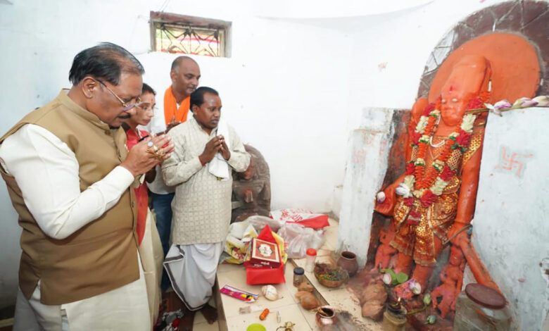 मुख्यमंत्री विष्णुदेव साय ने ऐतिहासिक चतुर्भुज विष्णु मंदिर में की पूजा-अर्चना, प्रदेश की सुख-समृद्धि की कामना……