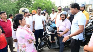 स्कूटी से शहर का निरीक्षण करने निकले उप मुख्यमंत्री अरुण साव… स्कूटी से शहर का निरीक्षण करने निकले उप मुख्यमंत्री अरुण साव…