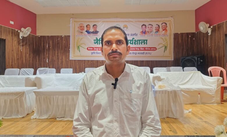 प्रधानमंत्री किसान सम्मान निधि ने बदली दुर्गेश यादव के खेती की तस्वीर, नियमित आर्थिक सहायता से बढ़ा आत्मविश्वास, खेती-किसानी में मिला नया संबल…. प्रधानमंत्री किसान सम्मान निधि ने बदली दुर्गेश यादव के खेती की तस्वीर, नियमित आर्थिक सहायता से बढ़ा आत्मविश्वास, खेती-किसानी में मिला नया संबल….