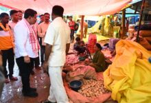 मर्दापाल के साप्ताहिक बाजार में अचानक पहुंचे उप मुख्यमंत्री विजय शर्मा, स्थानीय लोगों से की आत्मीय मुलाकात….