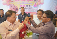 बच्चों को पोलियो की दो बूंद पिलाकर मंत्री लखनलाल देवांगन ने किया राष्ट्रीय पल्स पोलियो अभियान का शुभारंभ…..