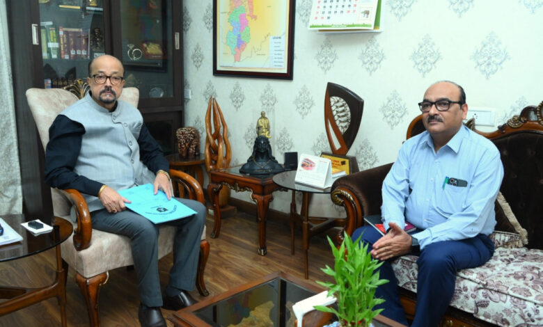 ’राज्यपाल रमेन डेका से मुख्य सचिव विकास शील ने सौजन्य भेंट की’….. ’राज्यपाल रमेन डेका से मुख्य सचिव विकास शील ने सौजन्य भेंट की’…..