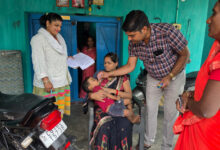 जिला टीकाकरण अधिकारी स्वयं उतरे पल्स पोलियो अभियान में, घर-घर पहुंचकर बच्चों को पिलाई “दो बूंद जिंदगी की”….
