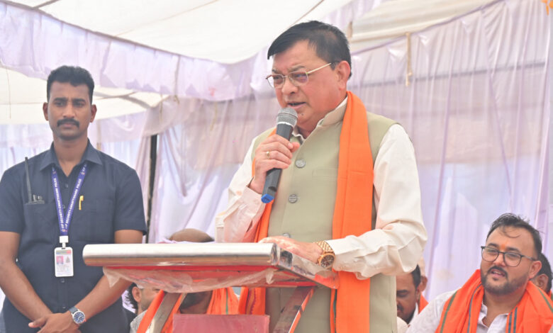 सुशासन तिहार: गोपालपुर समाधान शिविर में पहुंचे प्रभारी मंत्री लखन लाल देवांगन, 17 पंचायतों के ग्रामीणों को मिला योजनाओं का लाभ….. सुशासन तिहार: गोपालपुर समाधान शिविर में पहुंचे प्रभारी मंत्री लखन लाल देवांगन, 17 पंचायतों के ग्रामीणों को मिला योजनाओं का लाभ…..