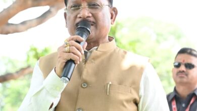 आम की छांव में मुख्यमंत्री की चौपाल : खाट पर बैठे, ग्रामीणों की सुनी बात, मौके पर दिए समाधान, निमधा में नर्सिंग कॉलेज, मिनी स्टेडियम और मंगल भवन की घोषणा….