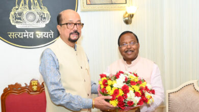 राज्यपाल रमेन डेका से कृषि मंत्री नेताम ने की भेंट….