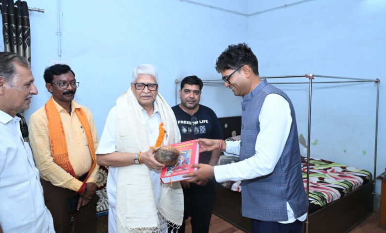 सेवा, सुशासन और जनकल्याण के 12 वर्ष: वित्त मंत्री ओ.पी. चौधरी ने प्रबुद्धजनों से किया संवाद, विशेष जनसंपर्क अभियान के तहत वरिष्ठ नागरिकों, शिक्षाविद् एवं अधिवक्ता का किया सम्मान….