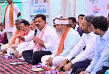 उप मुख्यमंत्री विजय शर्मा ने बोड़ागांव में ग्रामीणों के बीच चौपाल लगाकर किया संवाद, कहा- अगले ढाई महीने में प्रत्येक ग्रामीण का हो बैंक खाता……