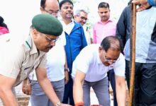 मुख्यमंत्री विष्णु देव साय ने एक पेड़ माँ के नाम अभियान के तहत किया पौधारोपण….