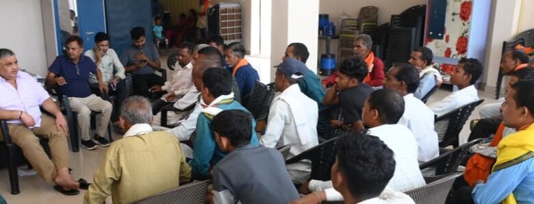 जनदर्शन में मंत्री राजेश अग्रवाल ने सुनीं ग्रामीणों की समस्याएं, त्वरित समाधान के दिए निर्देश